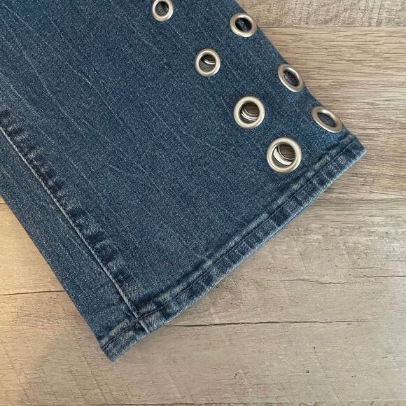 Seven7 Women’s Size 14 Mid Rise Ankle Boot Jeans Blue Stretch Denim Grommet Hem - Picture 6 of 11